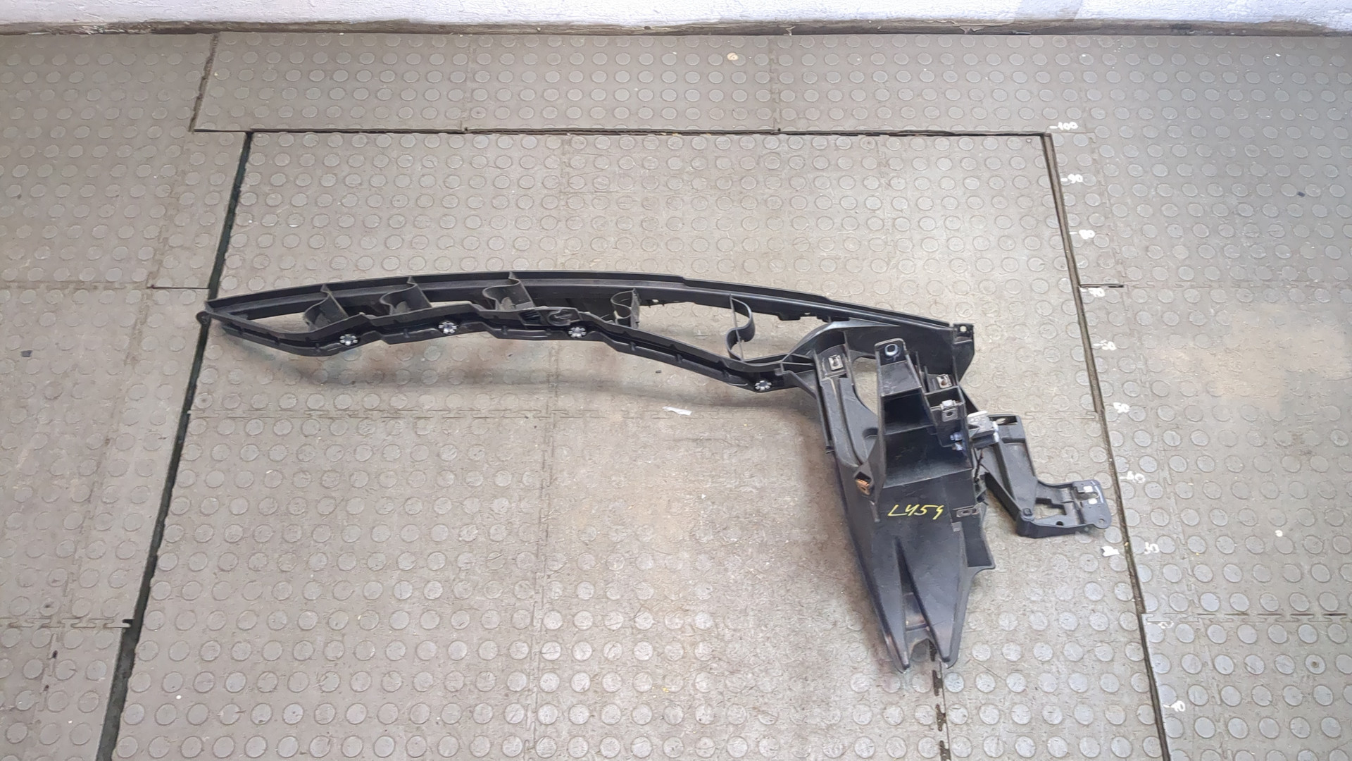 Кронштейн крепления крыла