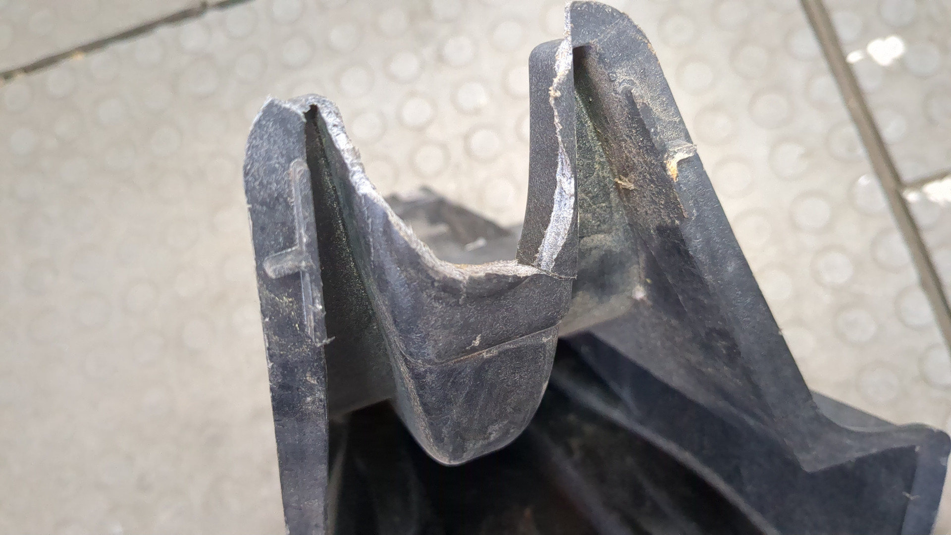 Кронштейн крепления крыла