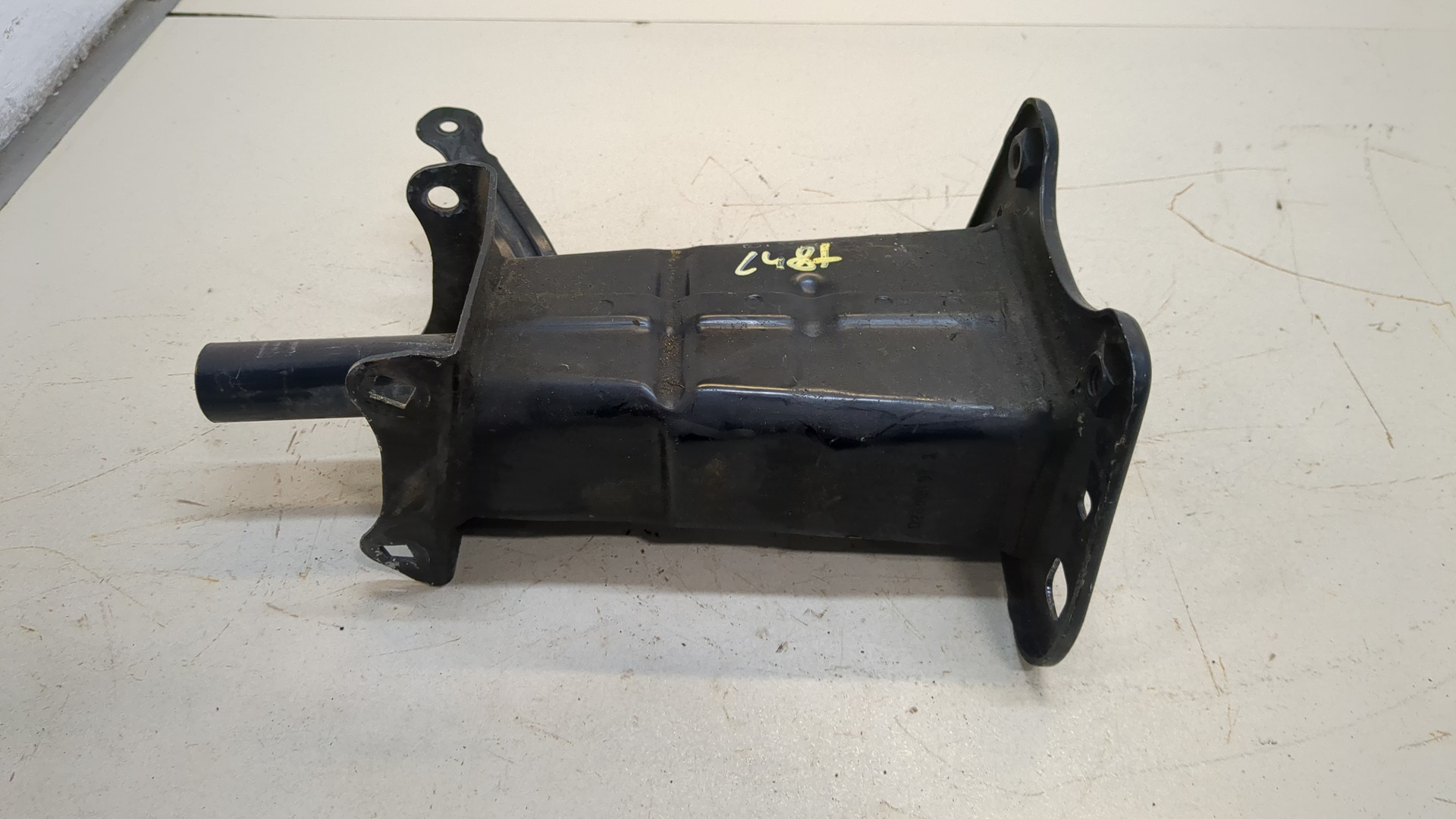 Кронштейн усилителя переднего бампера