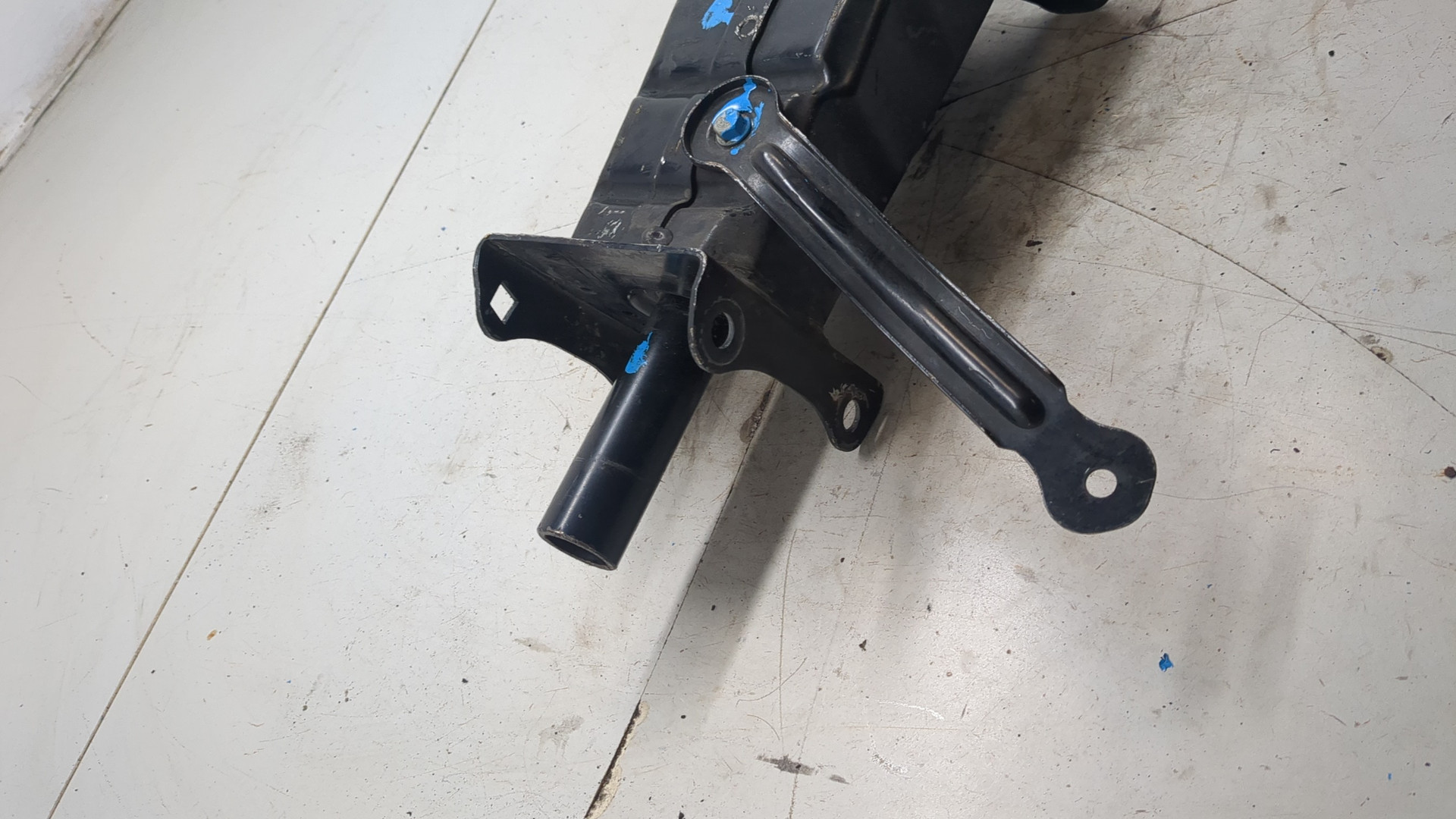 Кронштейн усилителя переднего бампера