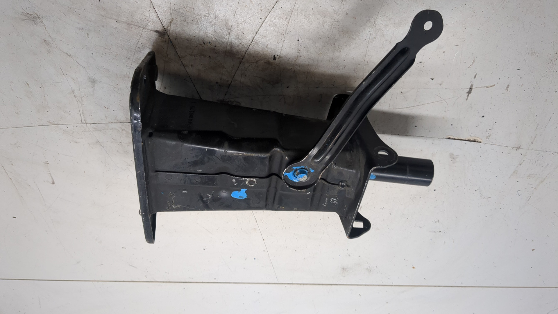 Кронштейн усилителя переднего бампера