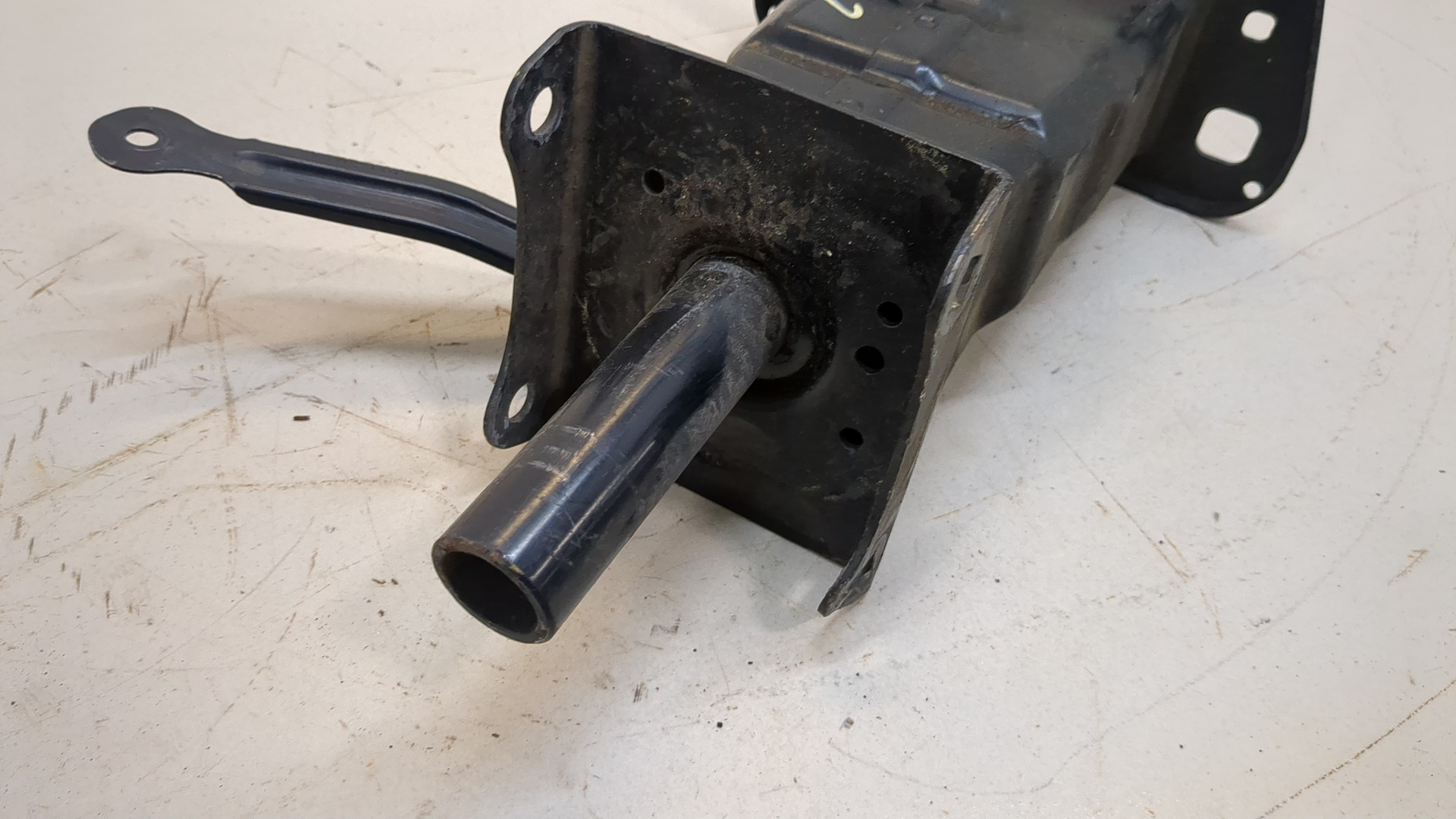 Кронштейн усилителя переднего бампера