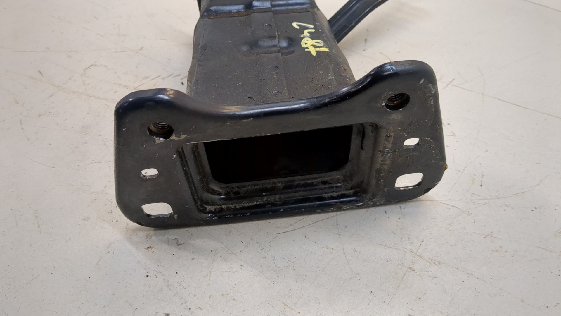 Кронштейн усилителя переднего бампера