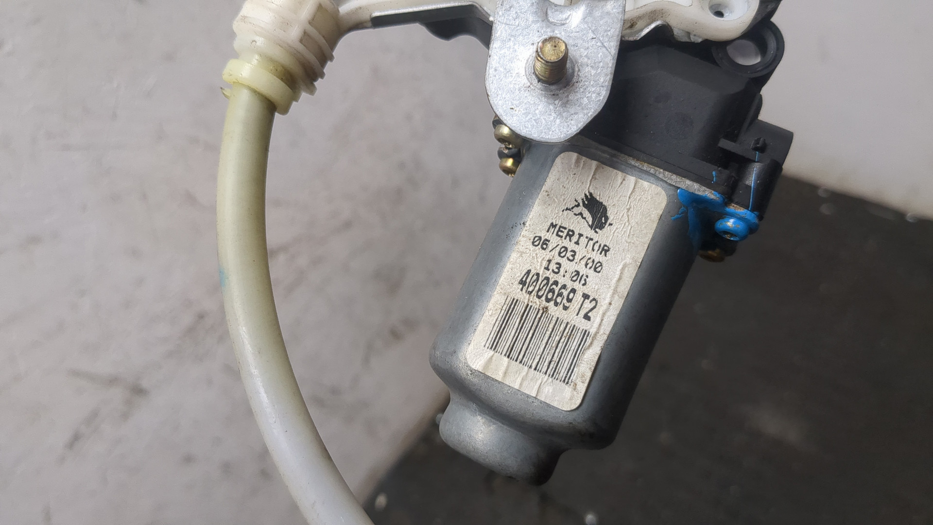 Стеклоподъемник электр. задний левый