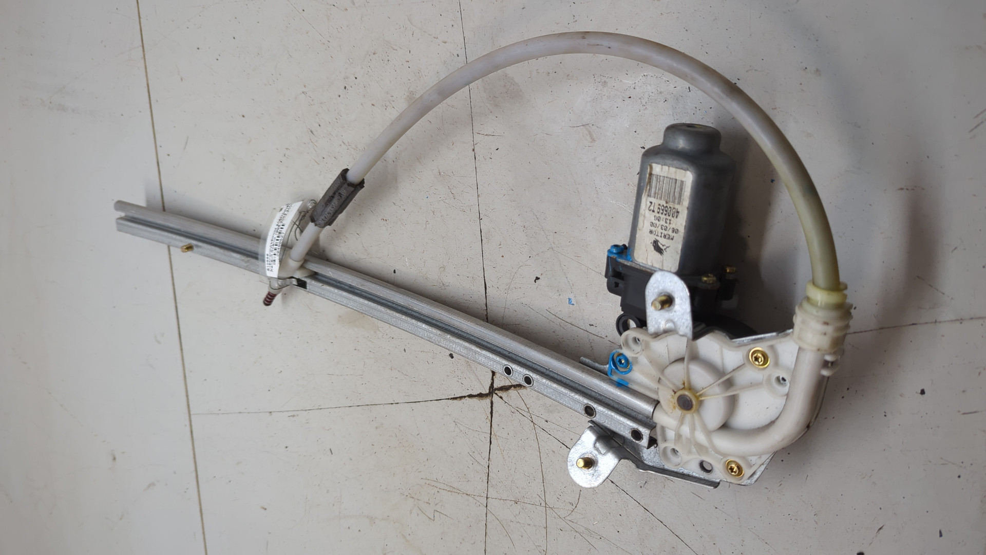 Стеклоподъемник электр. задний левый