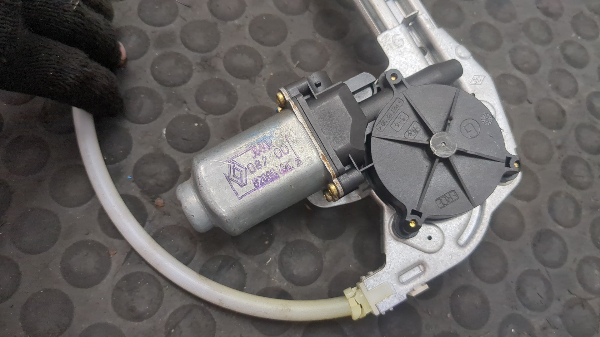 Стеклоподъемник электр. задний левый