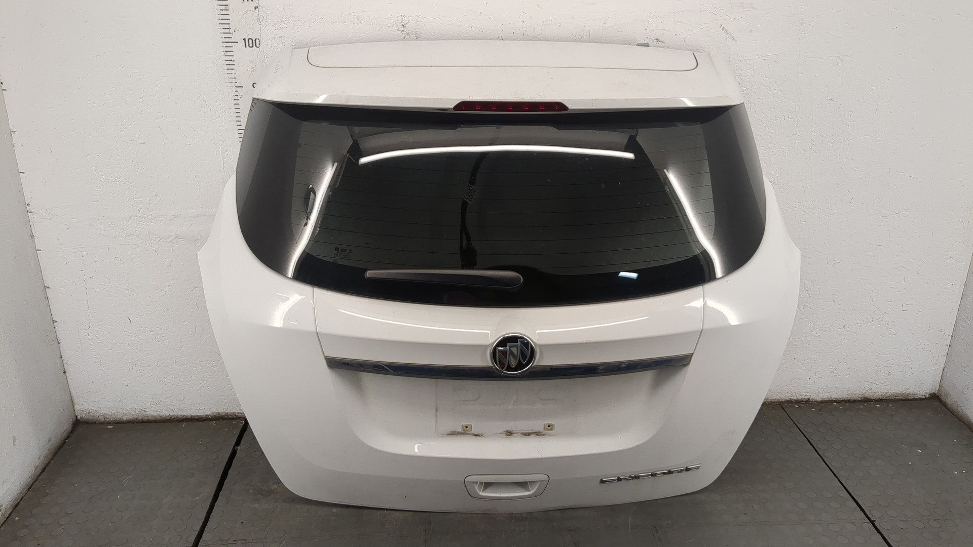 Дверь багажника