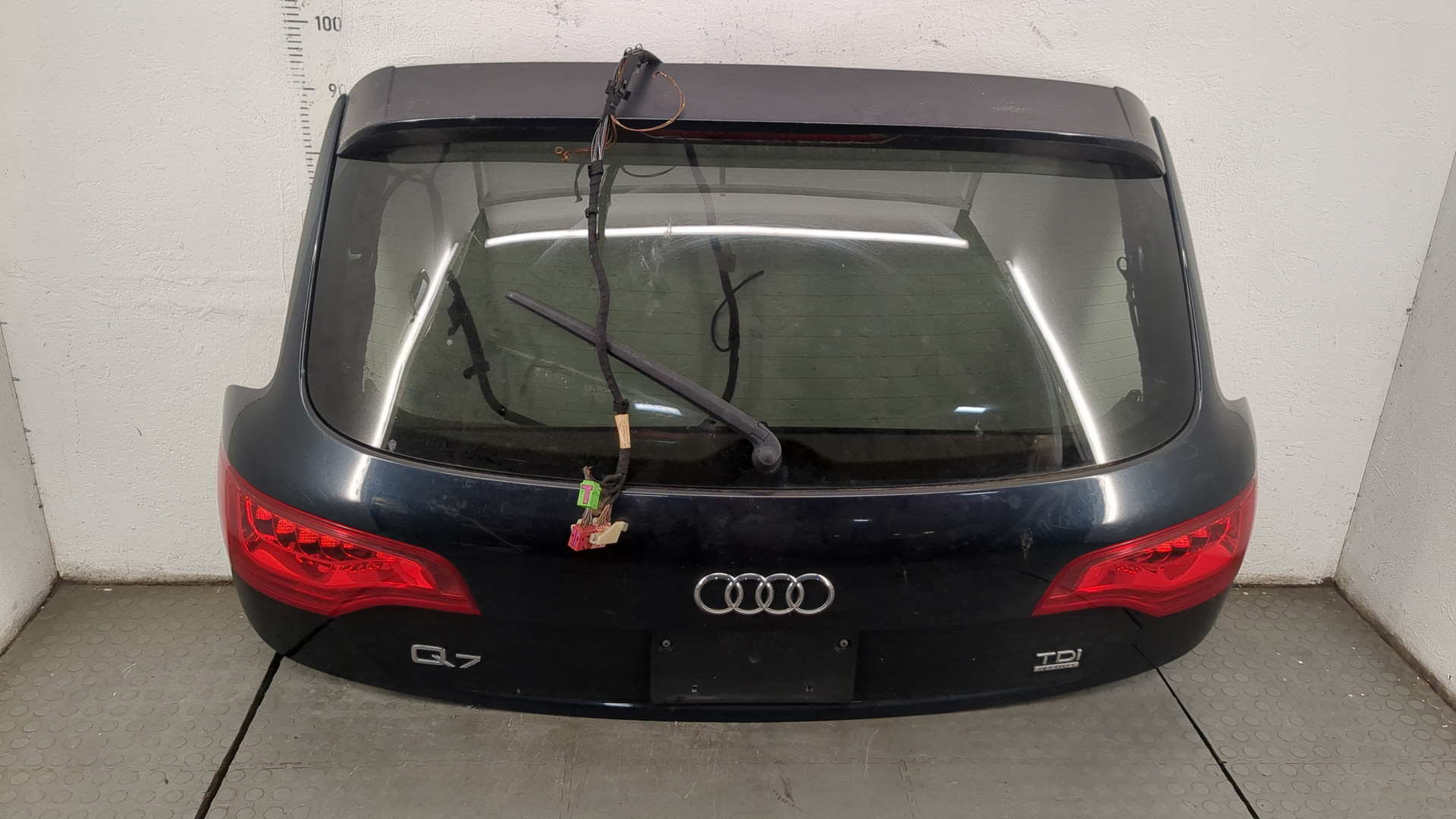 Дверь багажника