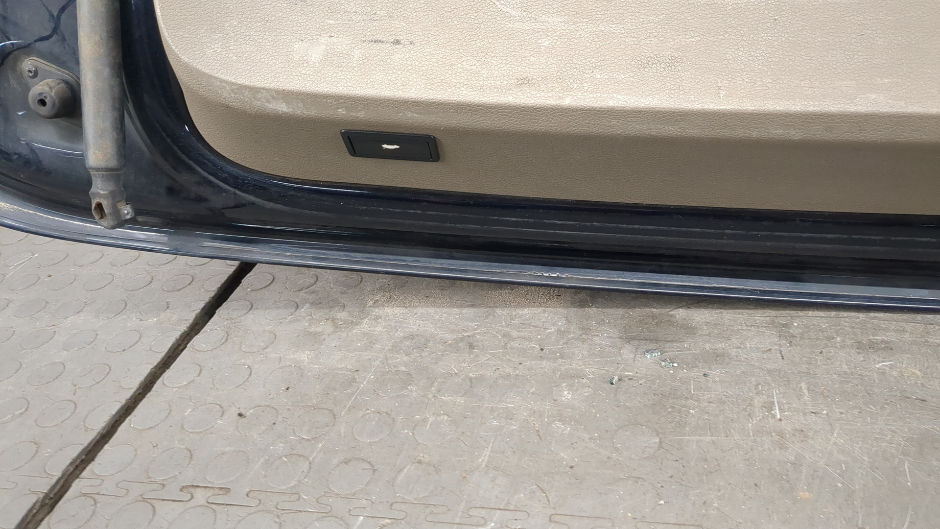 Дверь багажника