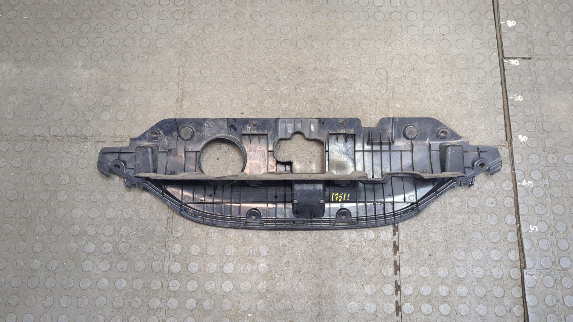 Кожух замка капота