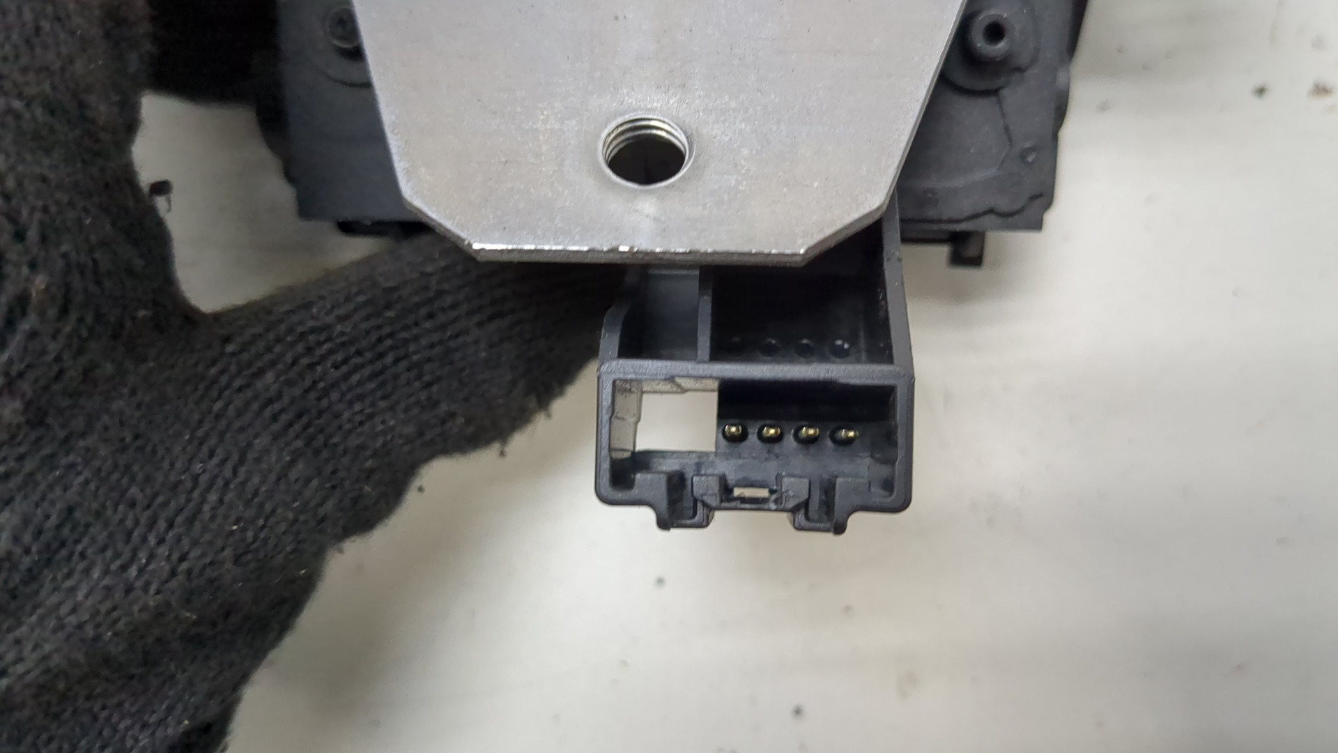 Замок багажника