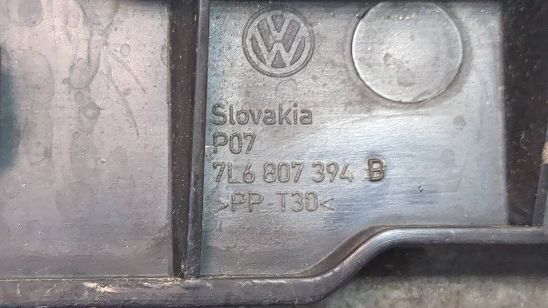 Кронштейн заднего бампера правый