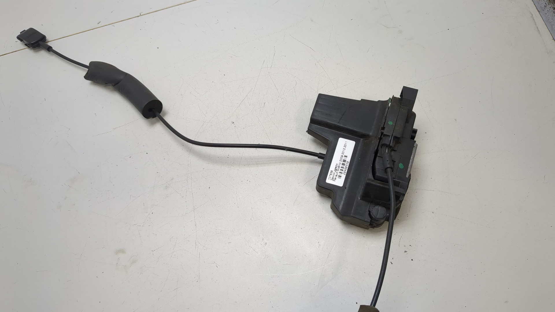 Замок двери передней правой