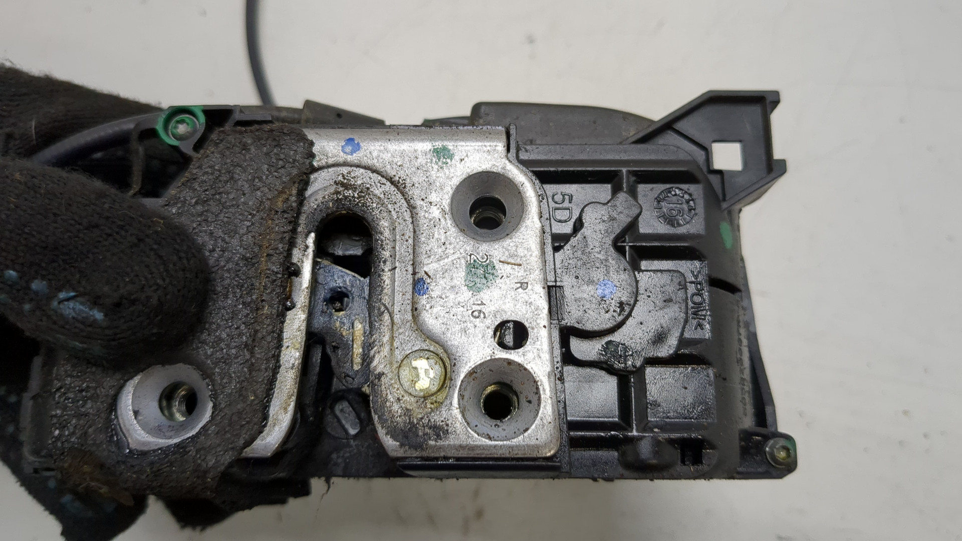 Замок двери передней правой