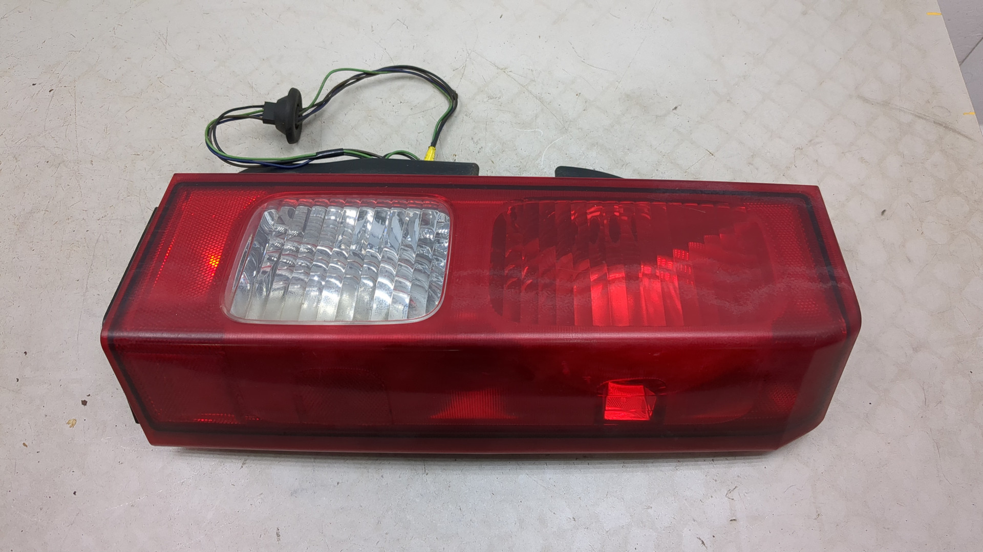 Фонарь задний правый