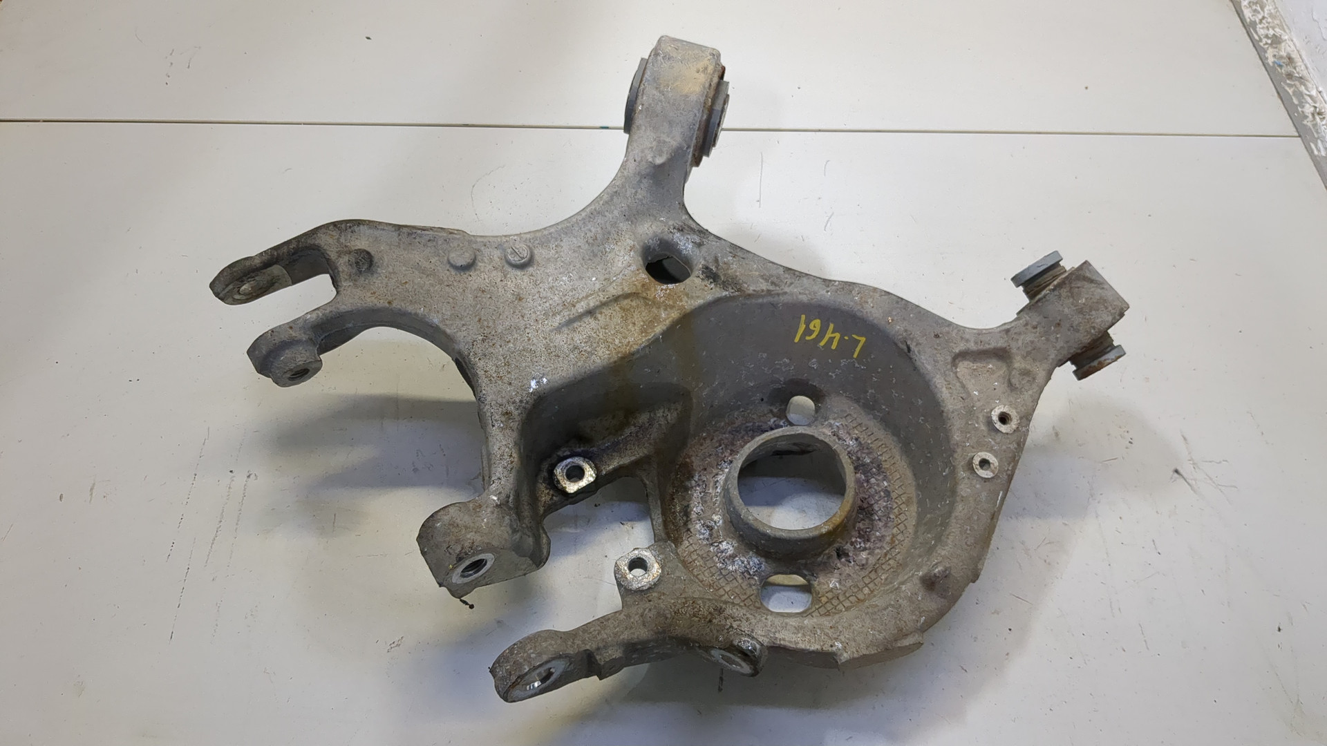 Рычаг задний левый