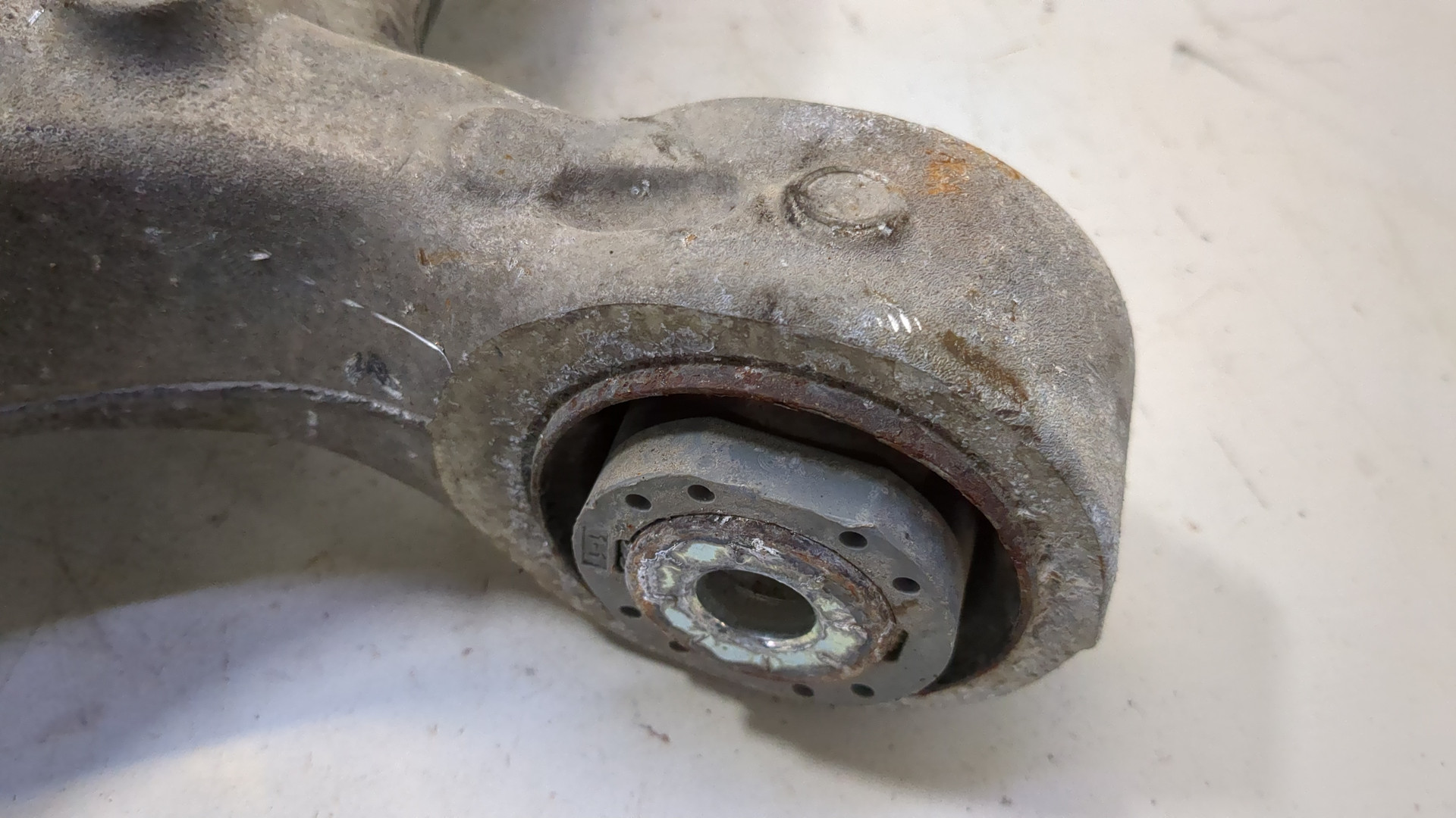 Рычаг задний левый