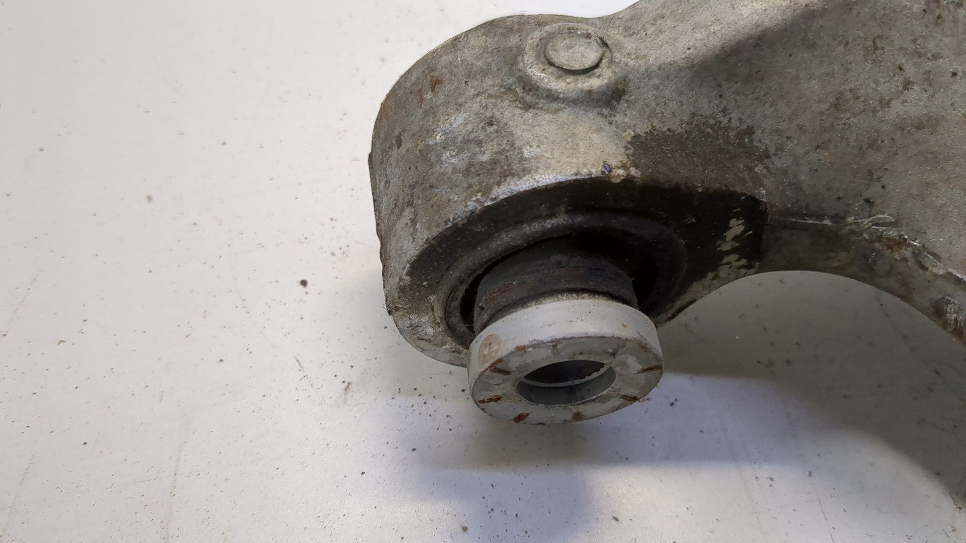 Рычаг задний правый