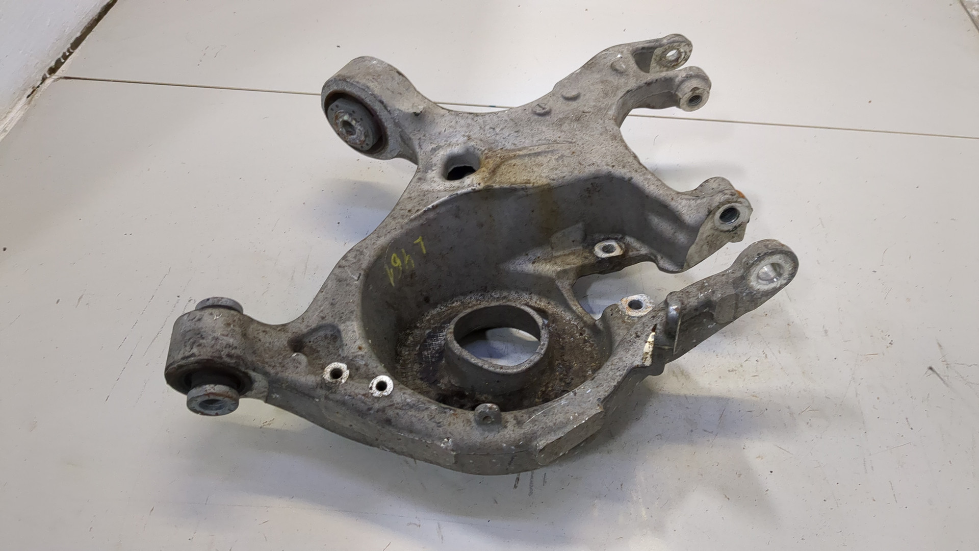 Рычаг задний правый