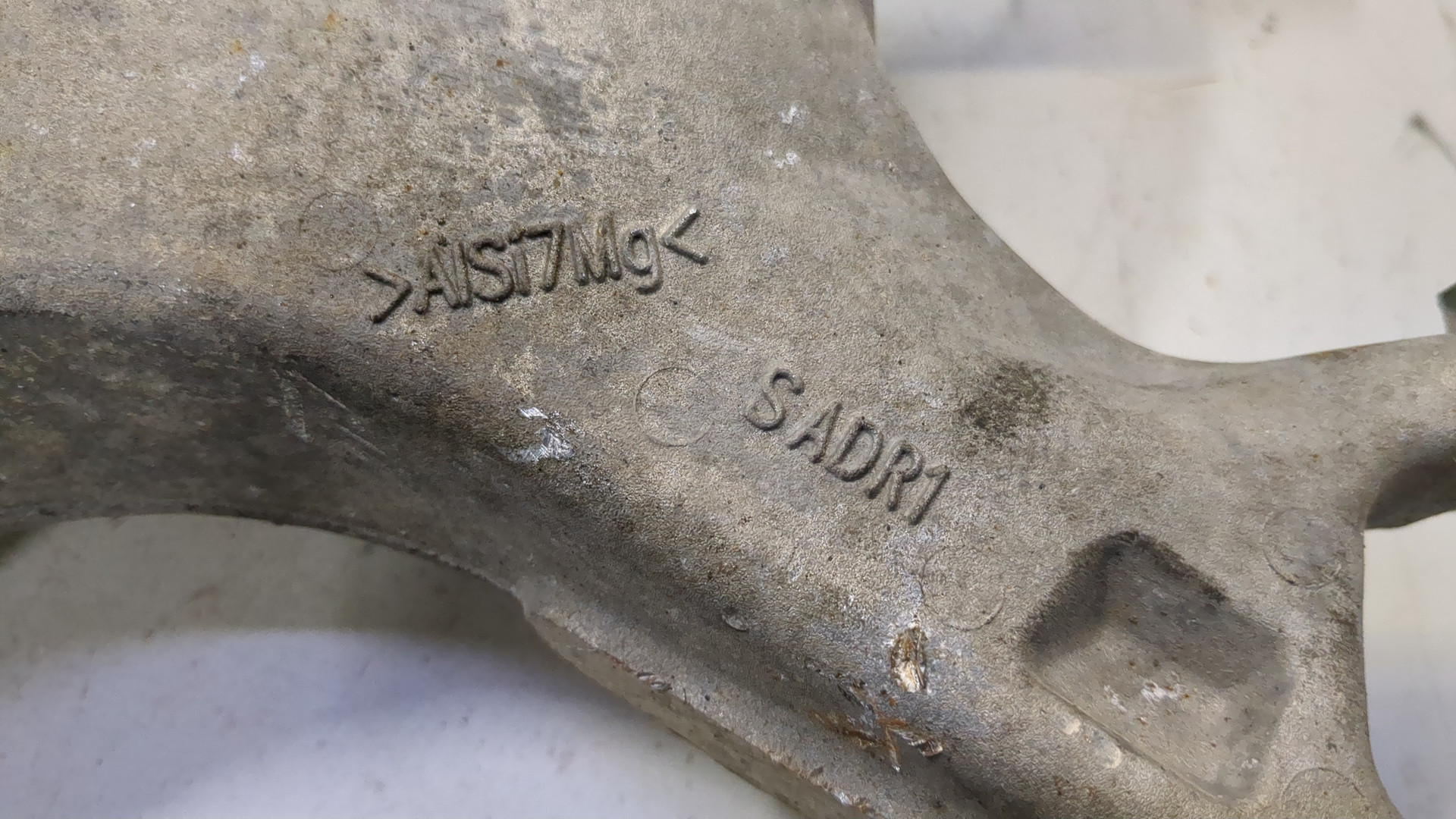 Рычаг задний правый