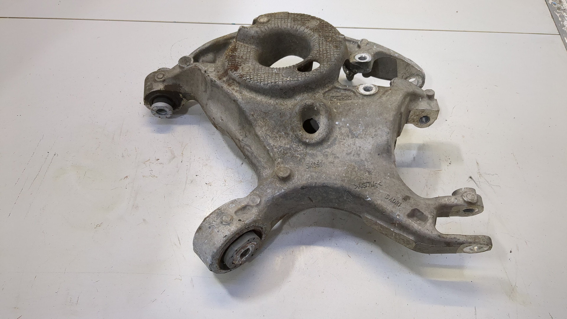 Рычаг задний правый