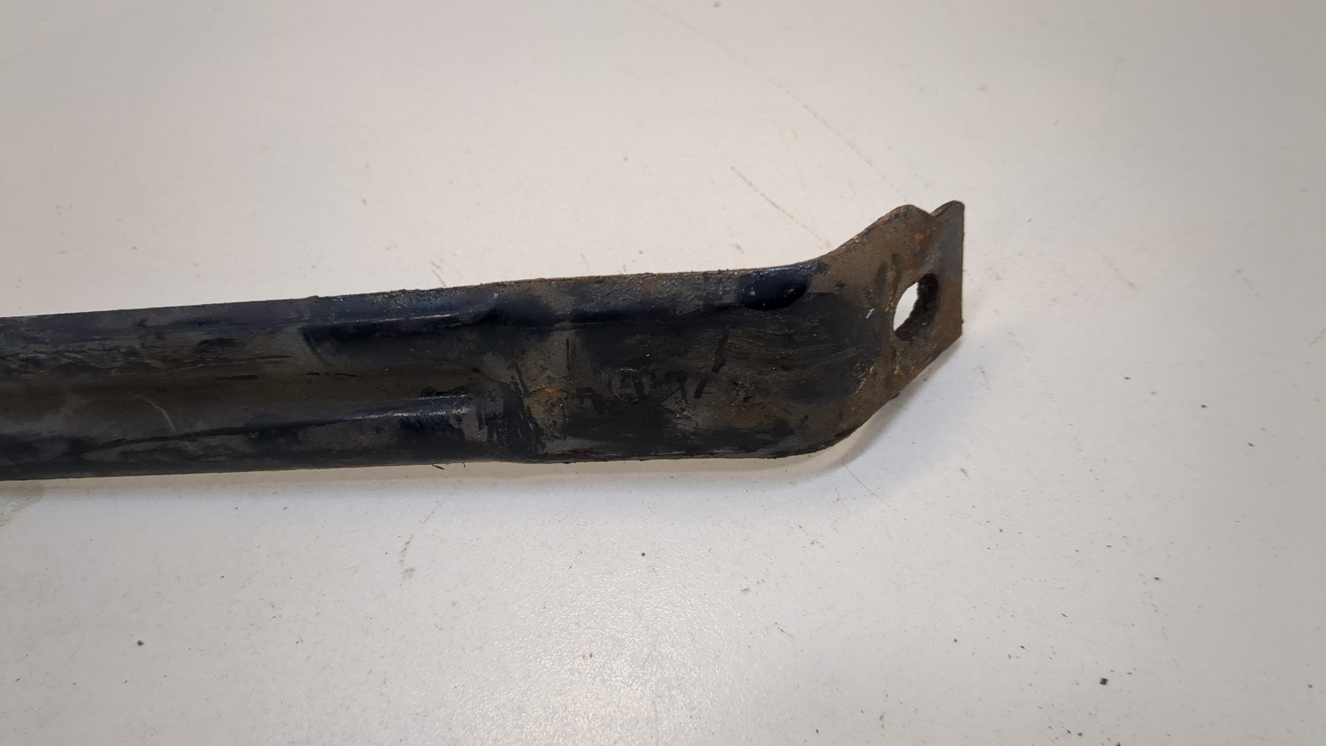 Лента крепления бензобака