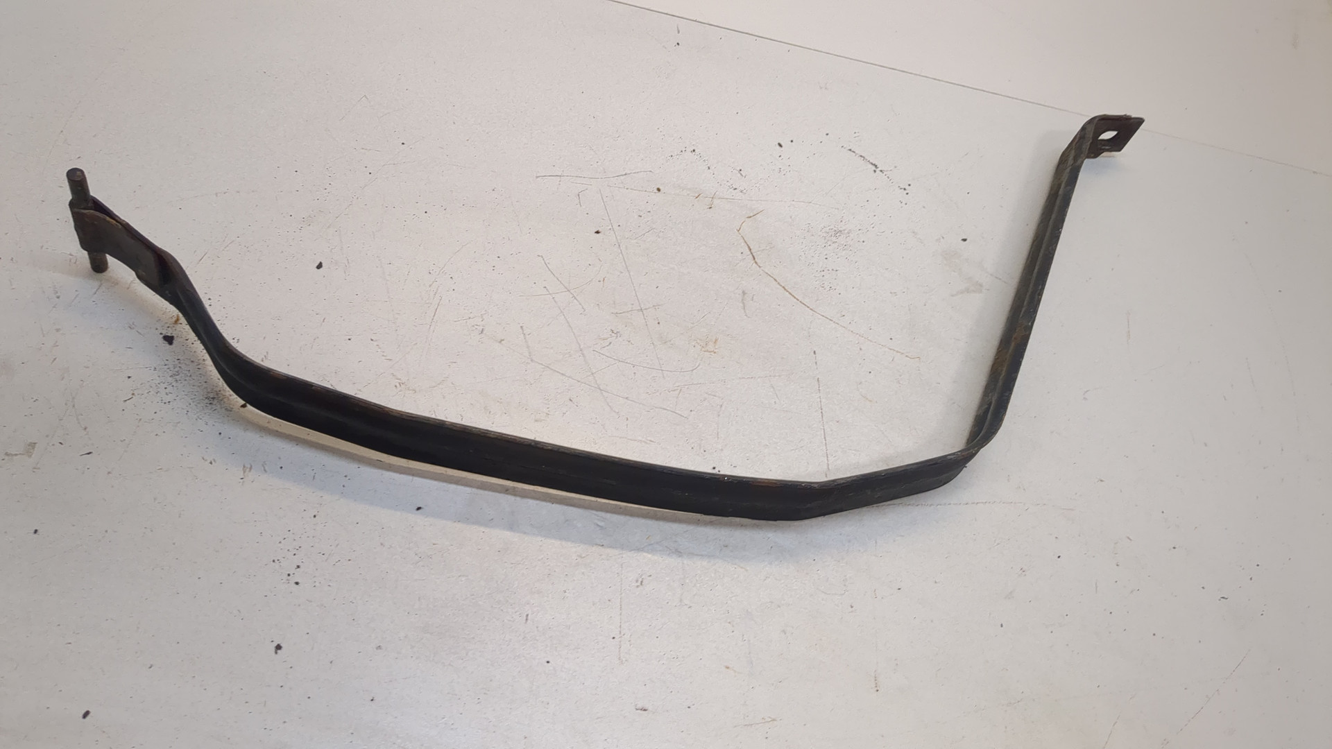 Лента крепления бензобака