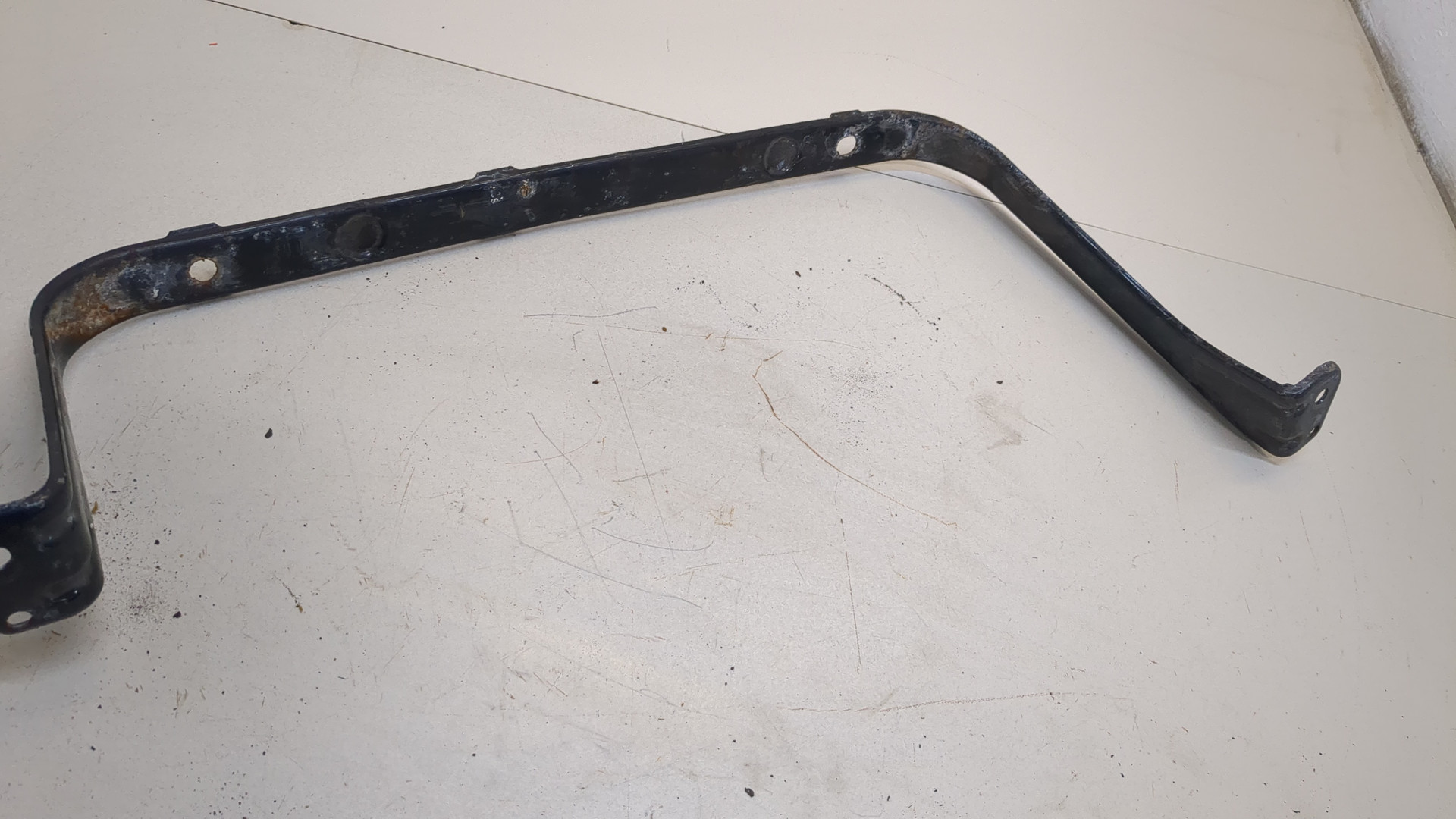 Лента крепления бензобака