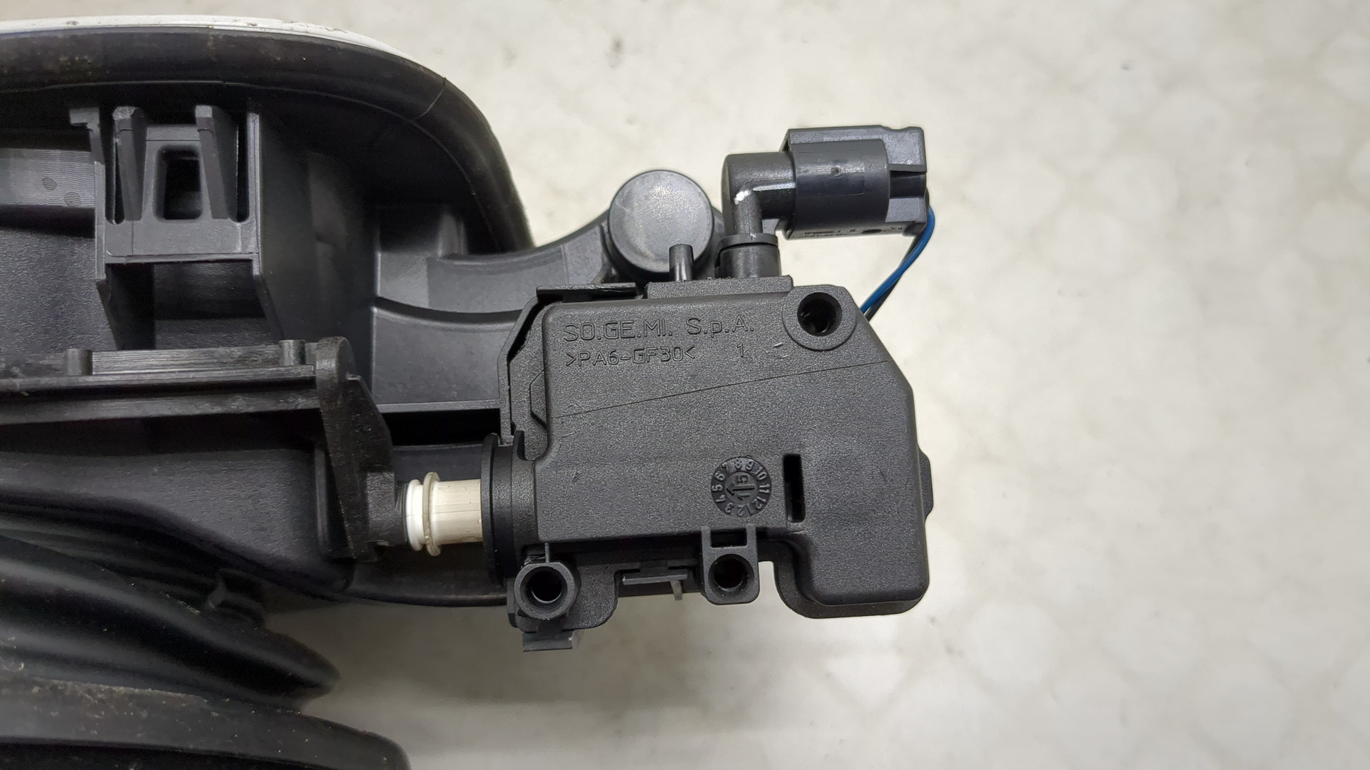 Лючок бензобака