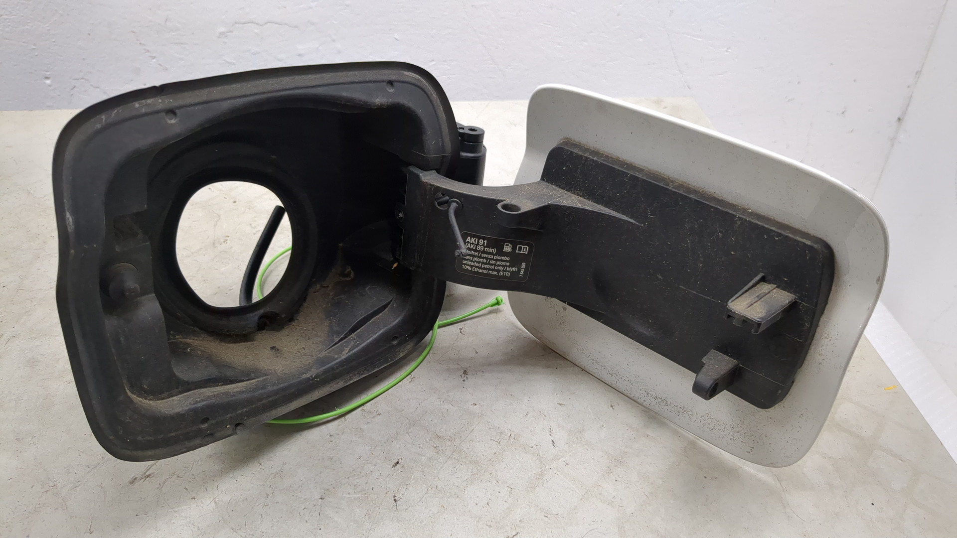 Лючок бензобака