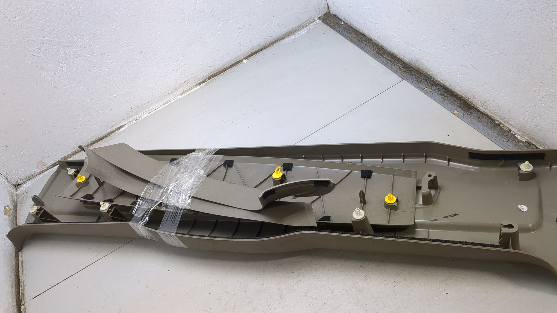 Обшивка двери багажника