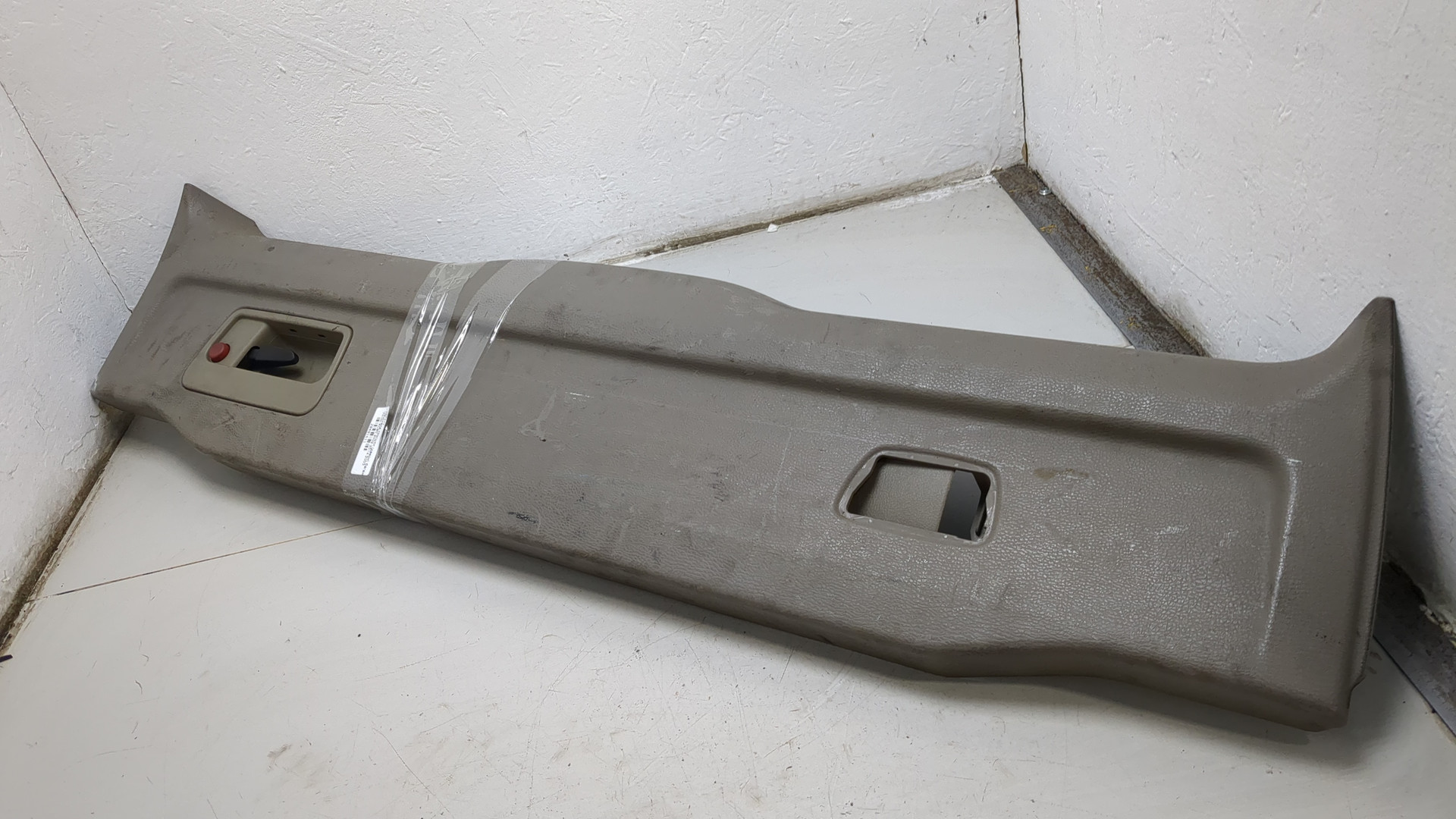 Обшивка двери багажника