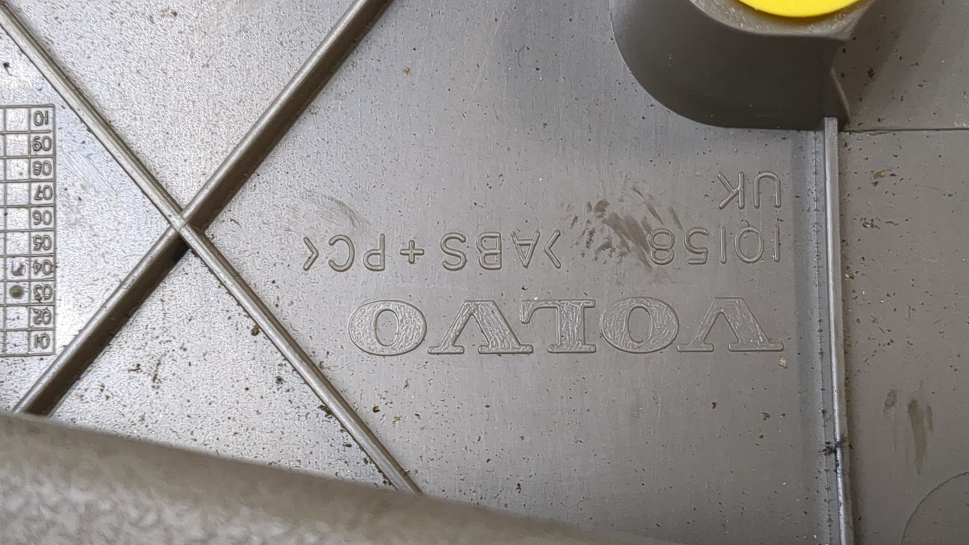 Обшивка двери багажника