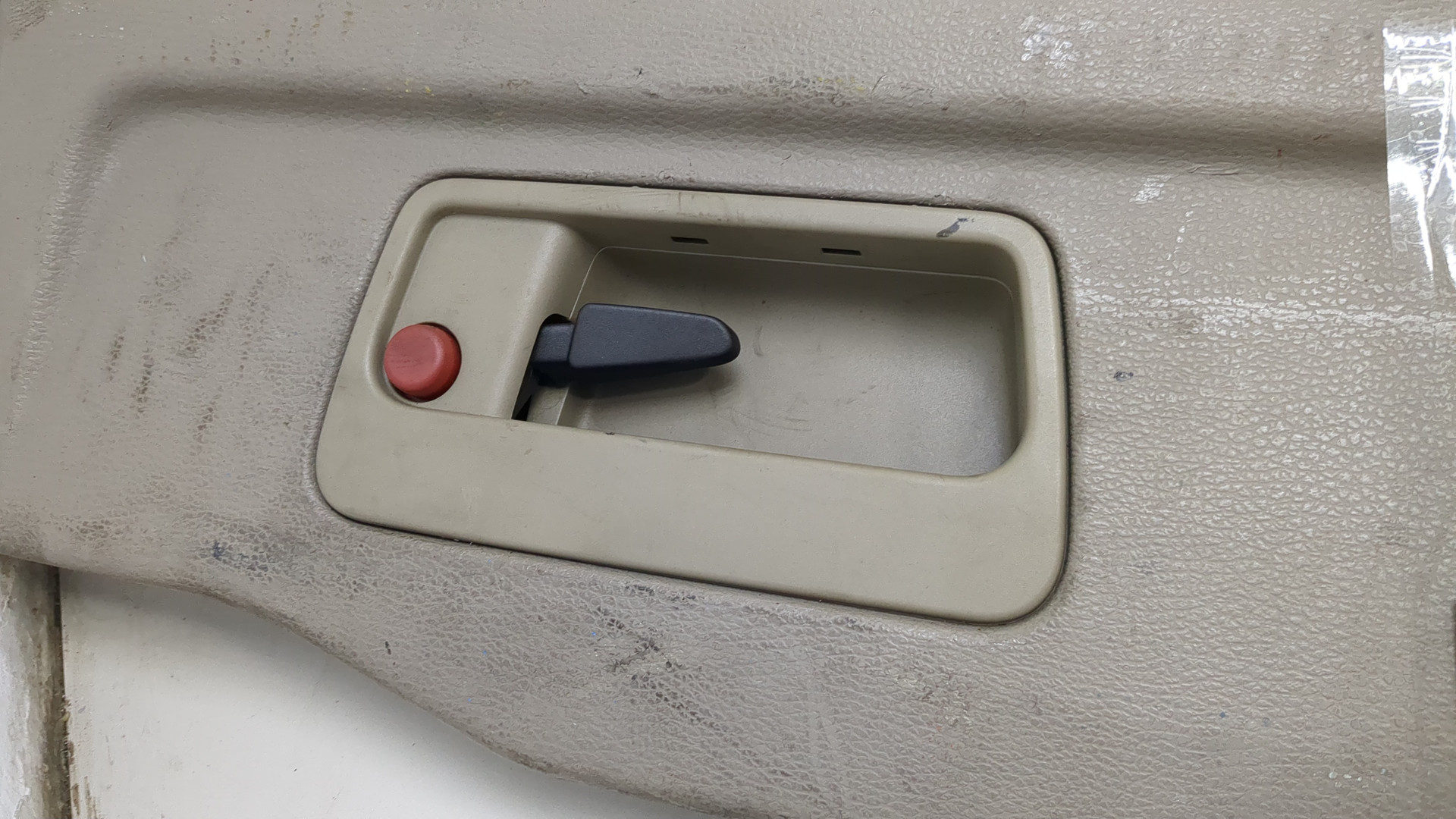 Обшивка двери багажника