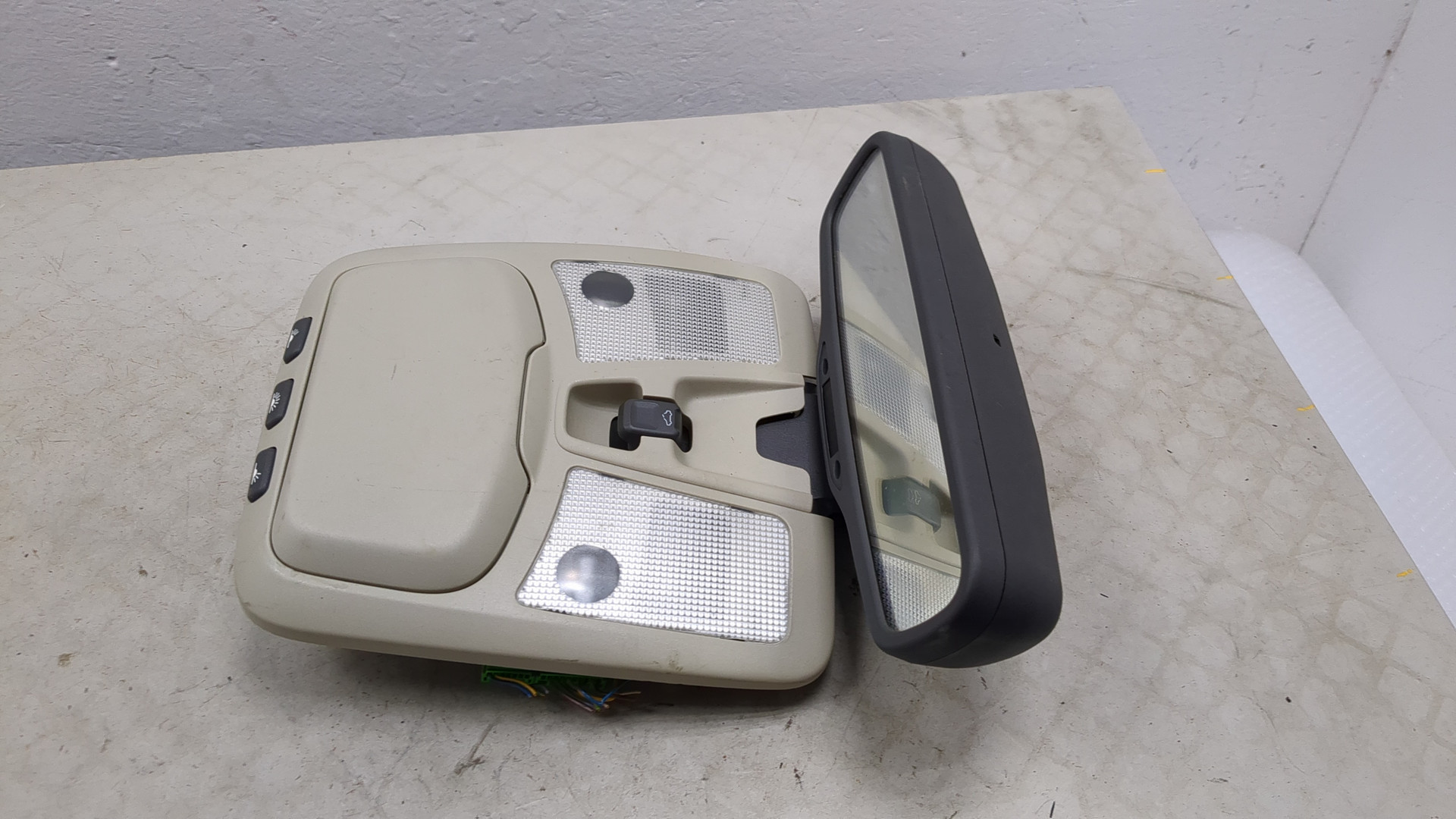 Плафон салонный