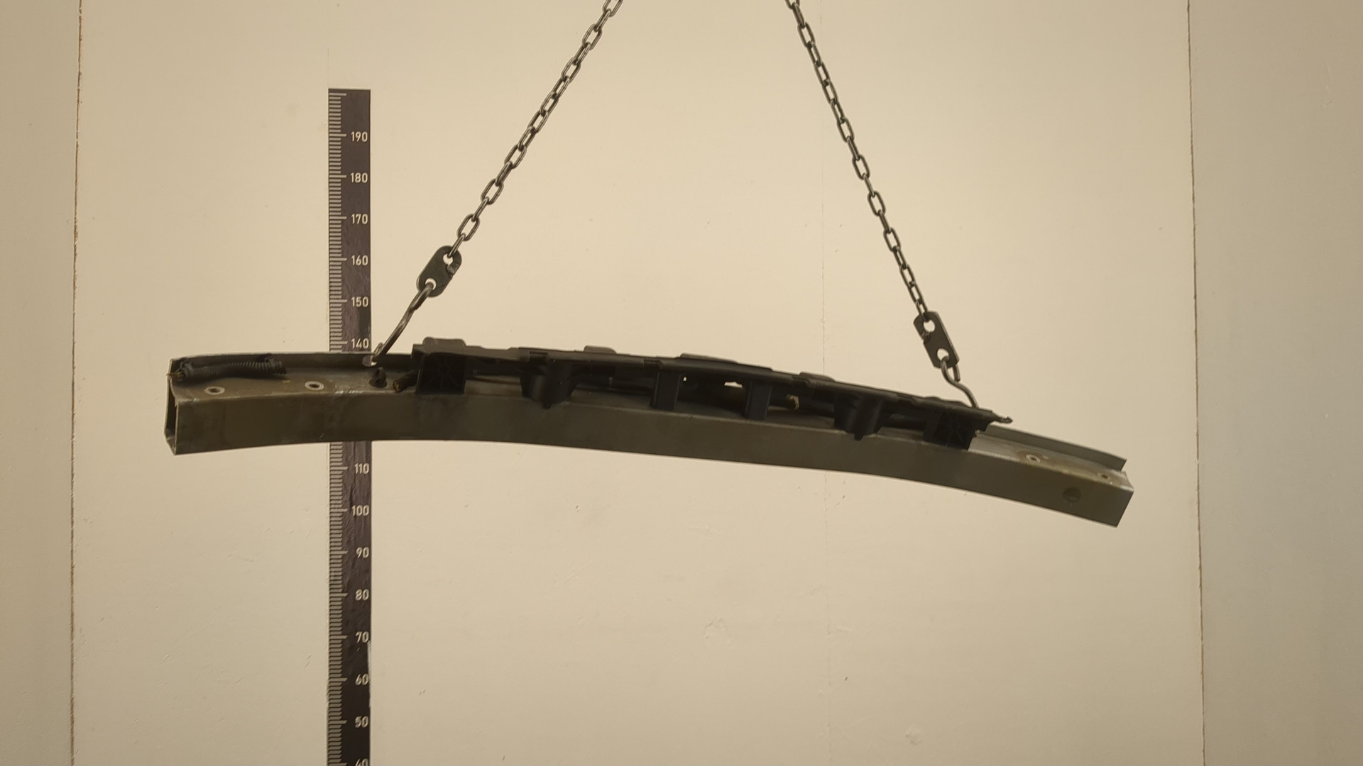 Усилитель переднего бампера