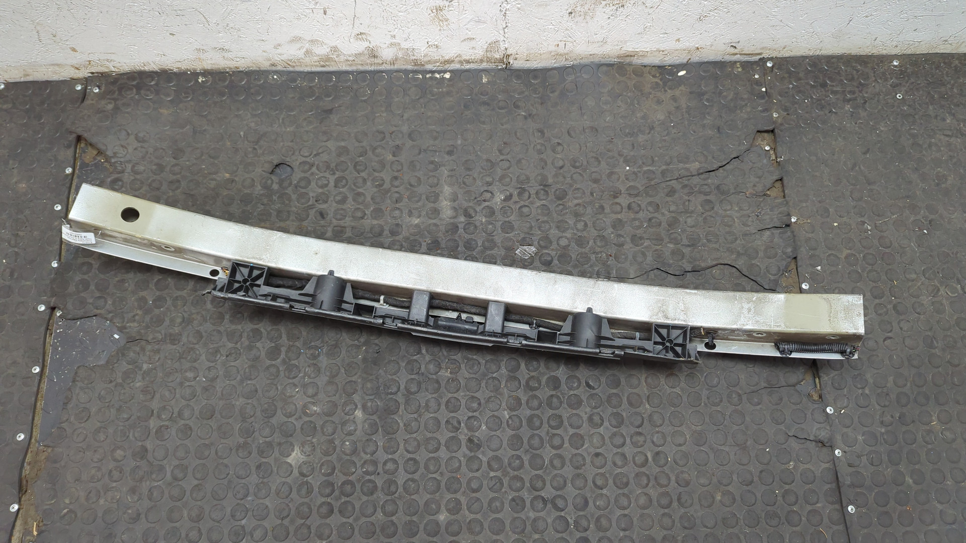 Усилитель переднего бампера