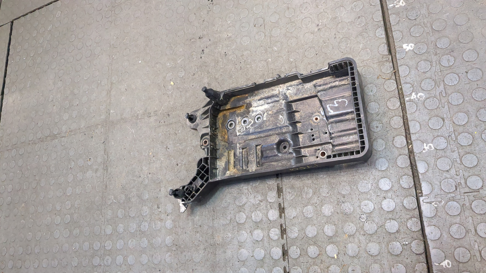 Площадка под аккумулятор (АКБ)