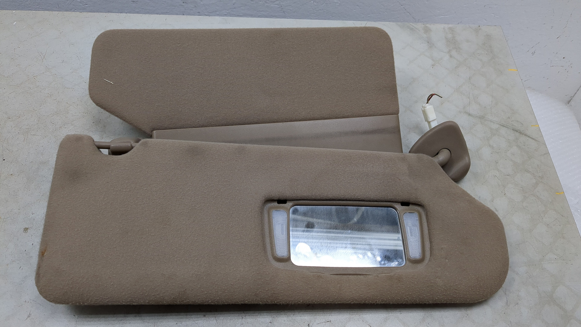 Козырек солнцезащитный