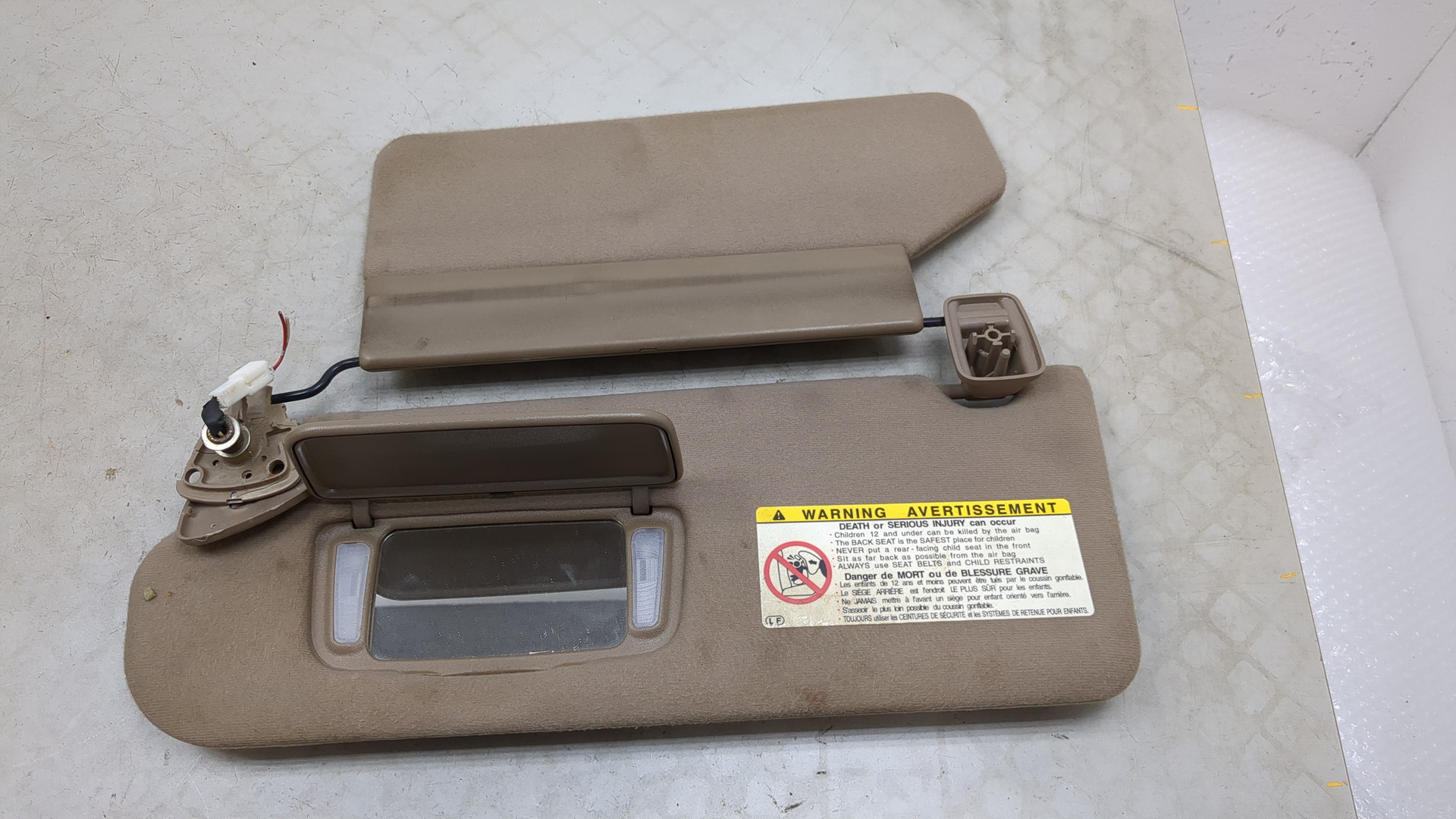 Козырек солнцезащитный