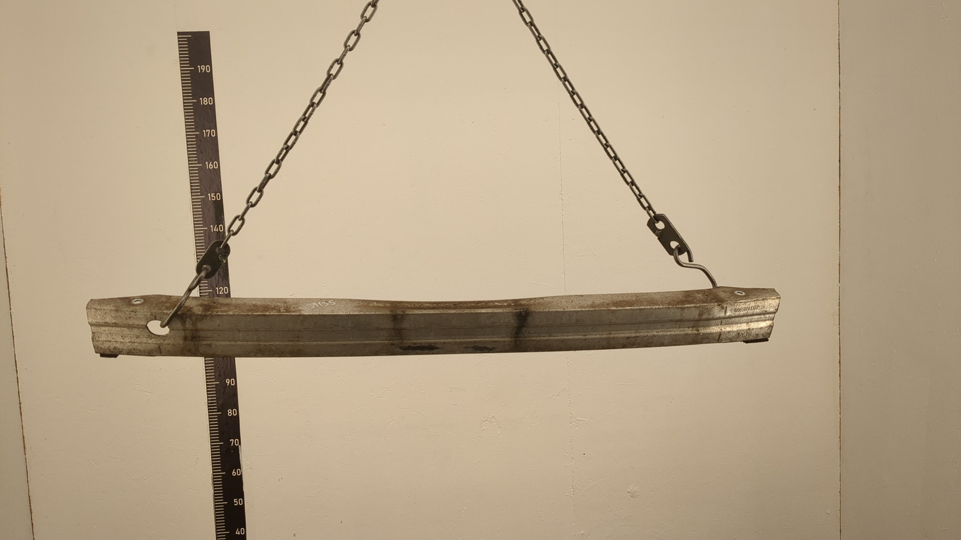 Усилитель заднего бампера