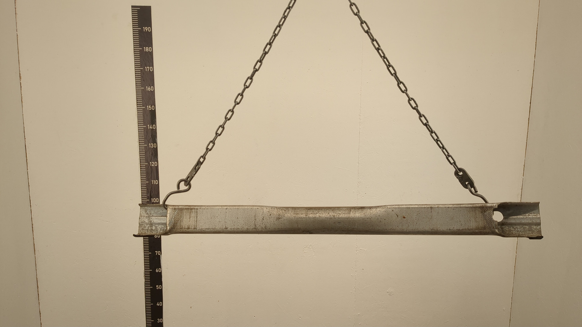 Усилитель заднего бампера