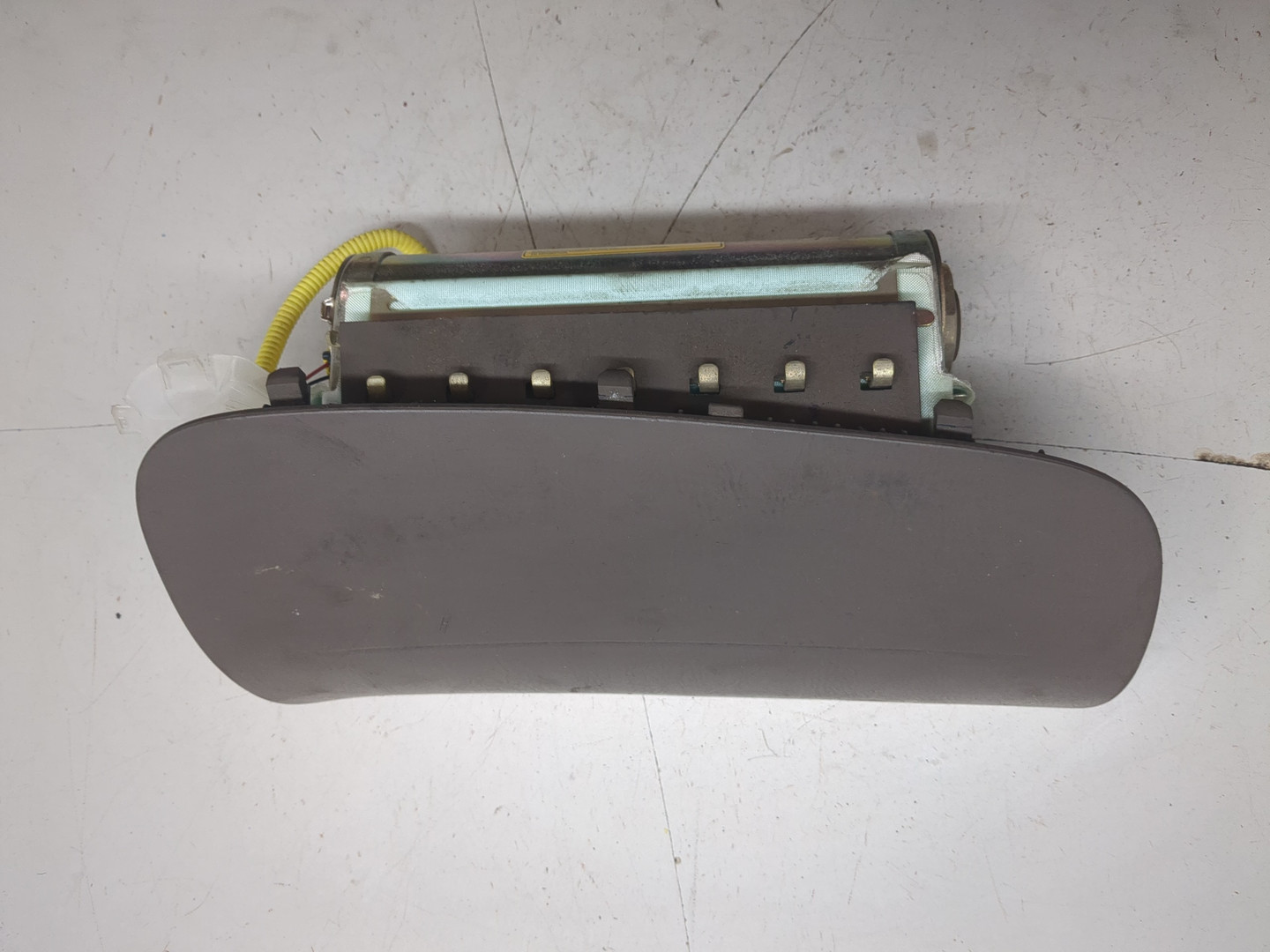 Подушка безопасности пассажирская (в торпедо)