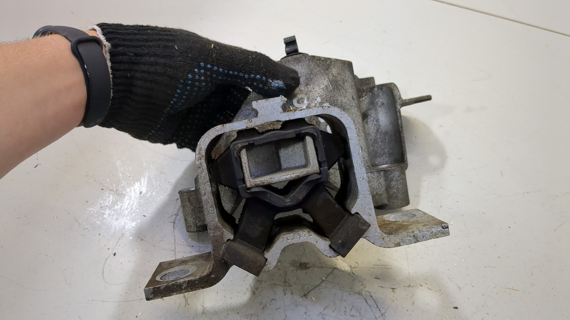 Опора двигателя