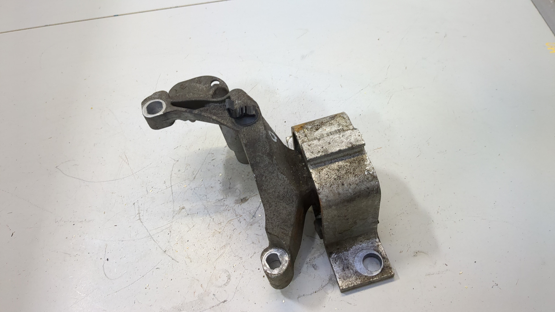 Опора двигателя