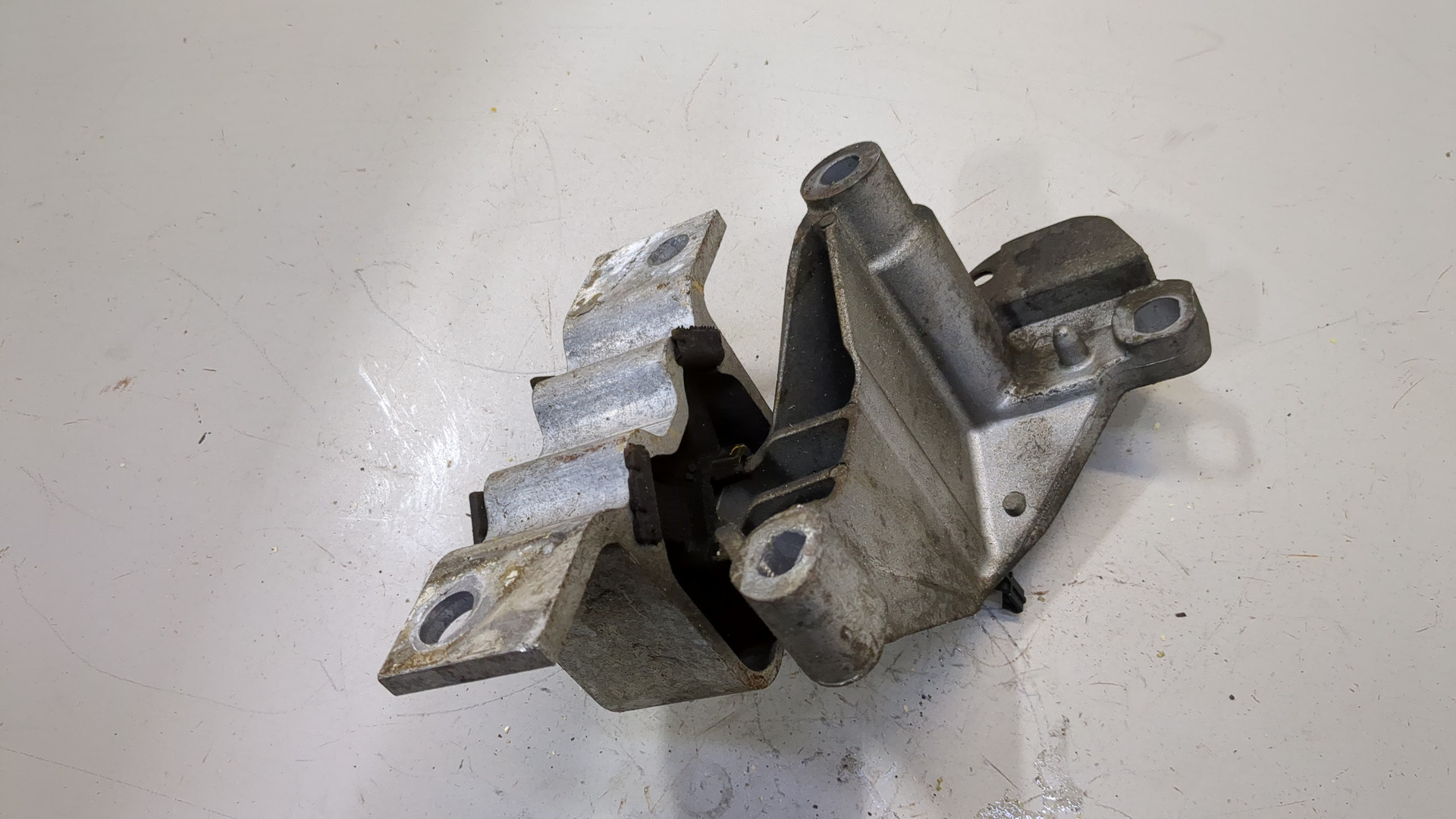 Опора двигателя