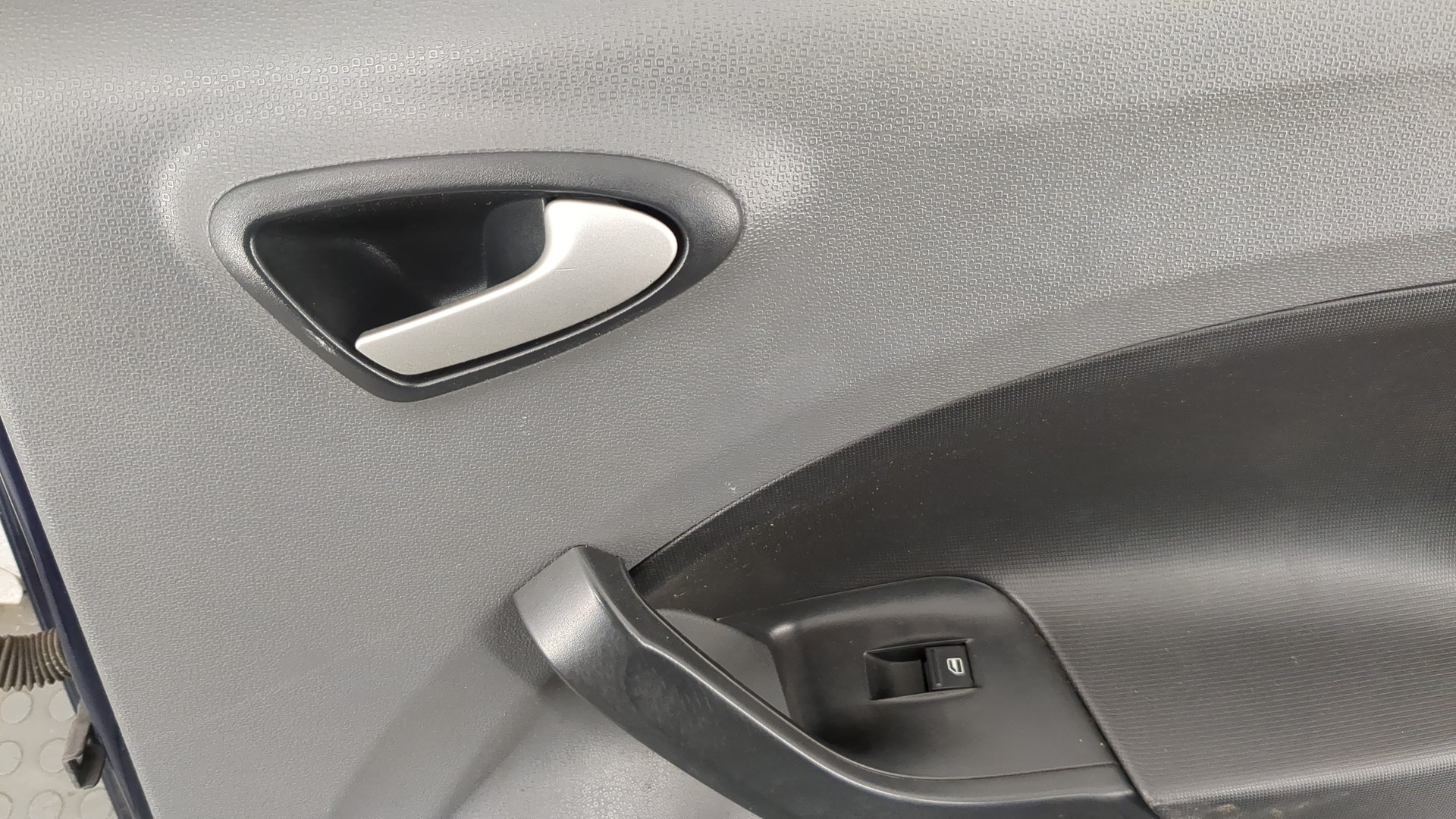 Дверь задняя правая