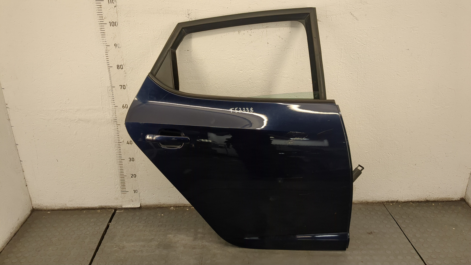 Дверь задняя правая