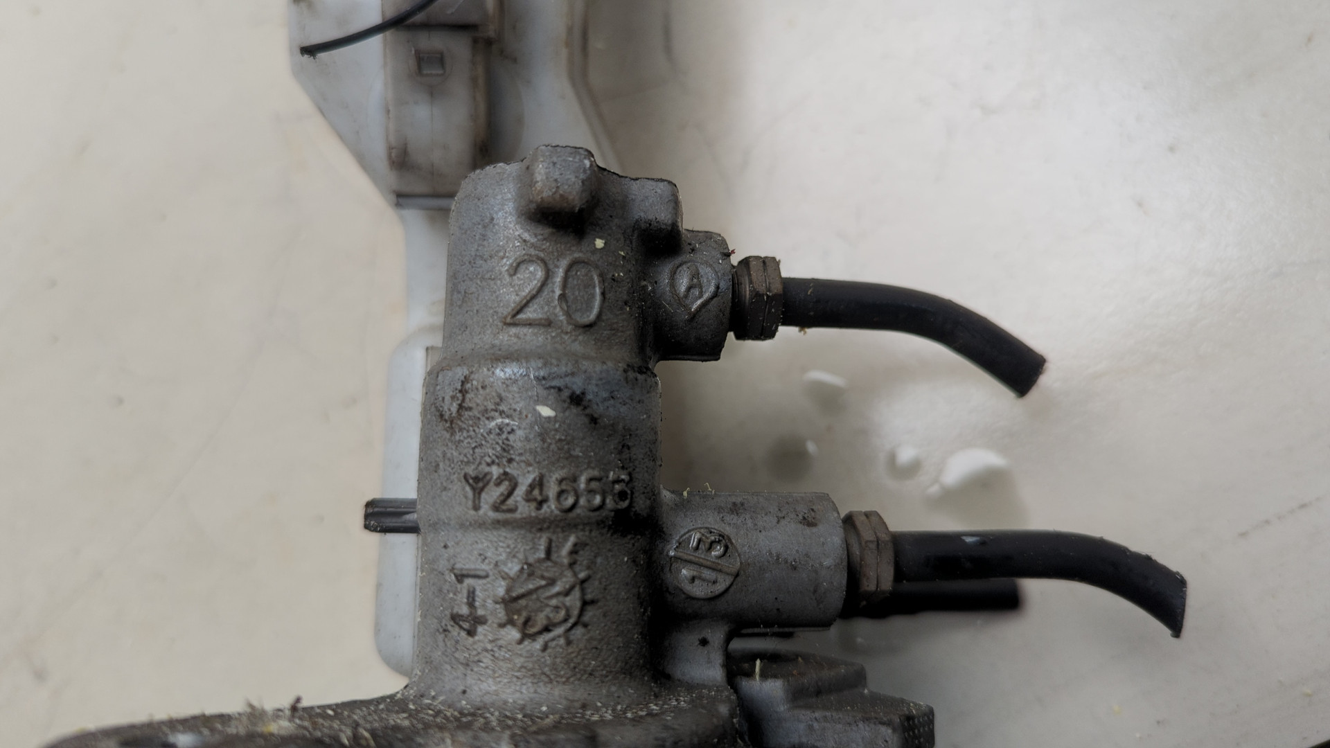 Цилиндр тормозной главный