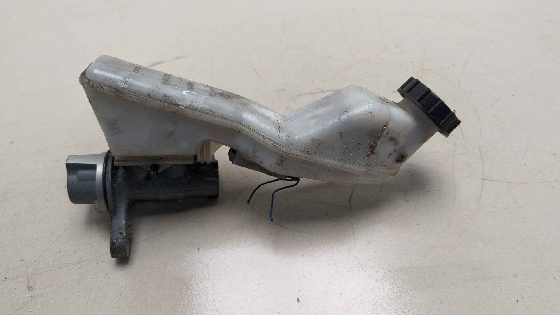 Цилиндр тормозной главный